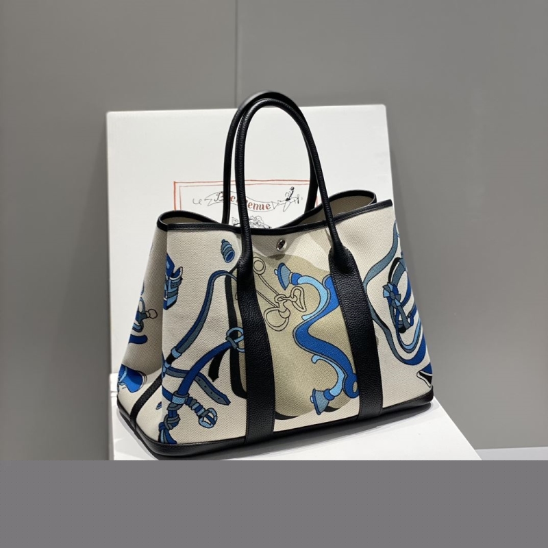 H**mes shopping bags